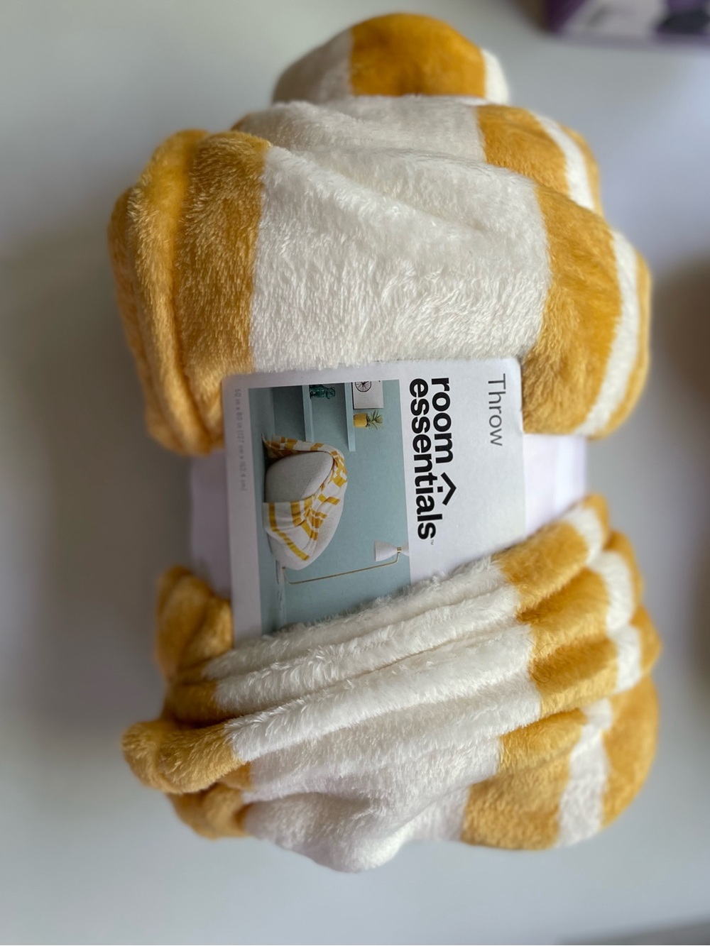 Room Essentials Yellow & White Plush Throw Blanket 50x60